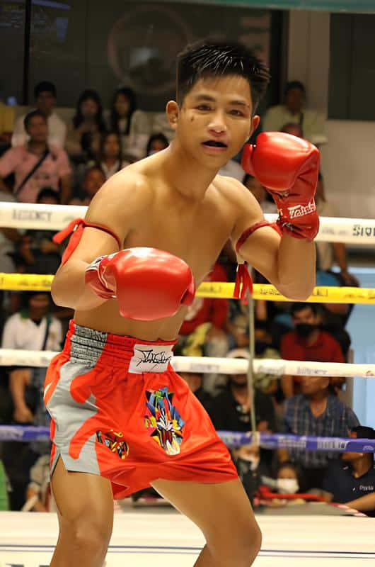 ประวัติและสถิติการชก เป็ก
