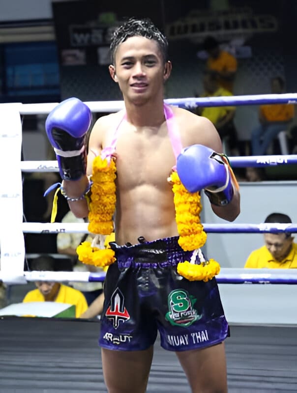 เพชรสามโคก เดชเพชรสีทอง